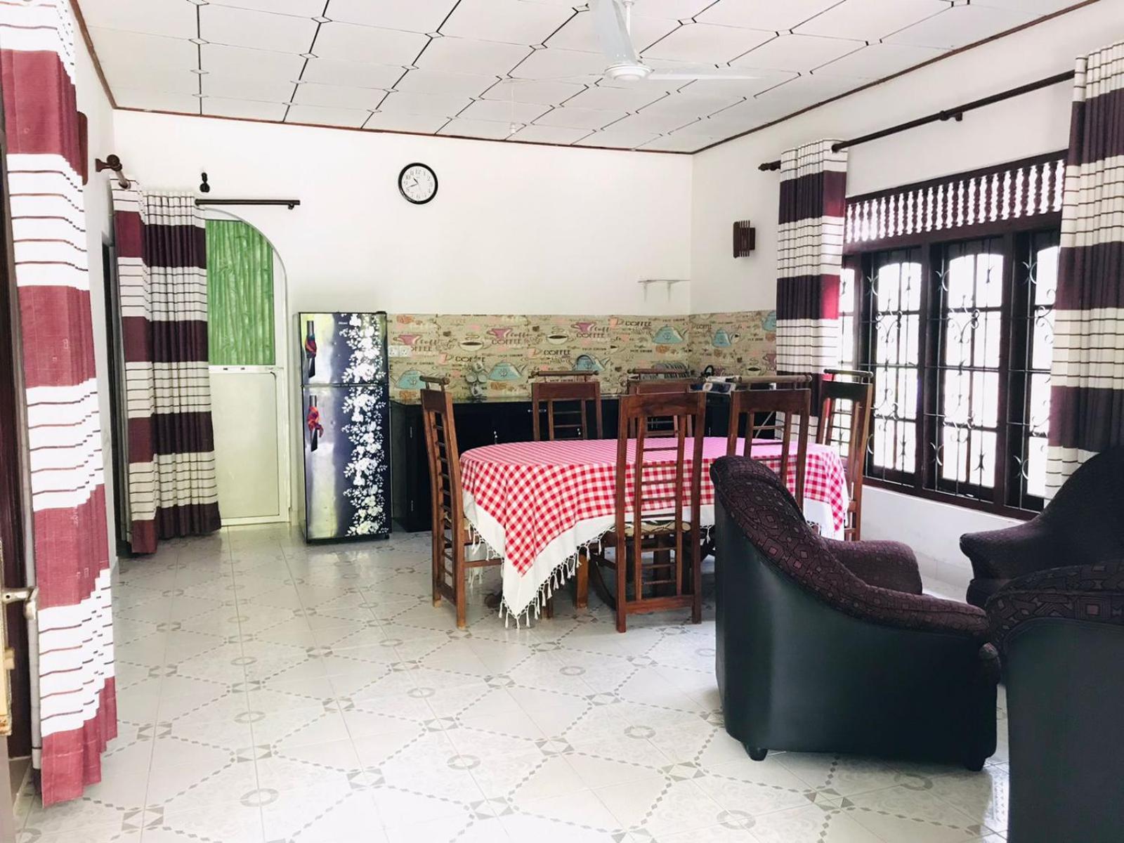 Family Villa Mirissa Extérieur photo