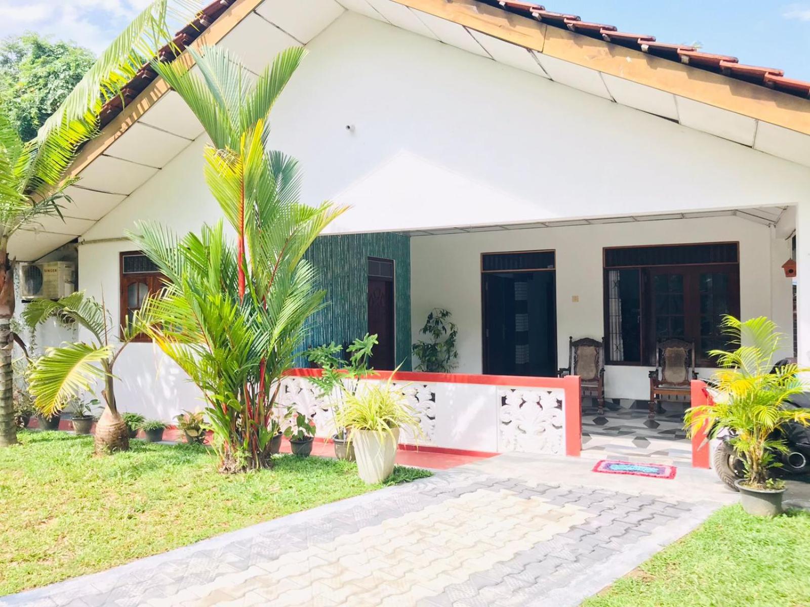 Family Villa Mirissa Extérieur photo